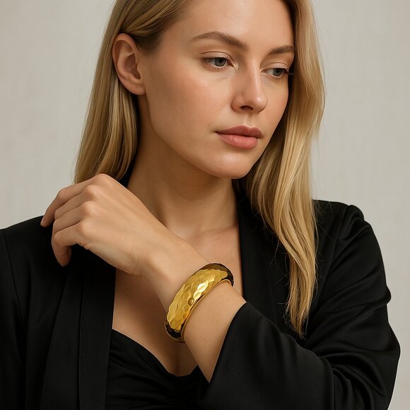 Hammered Bangle Bracelet Gold Tone Classic Adjustable One Size Fits Most - Picture 1 of 10